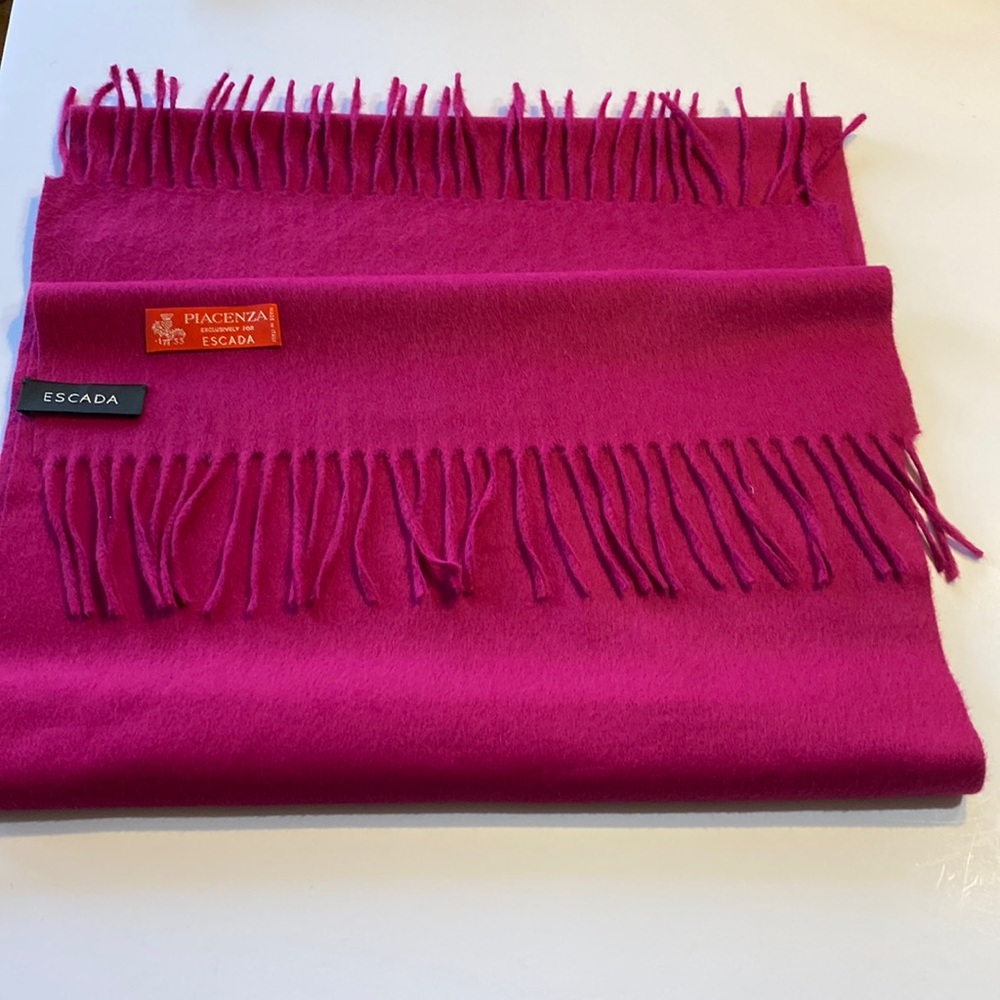 Fringed Cashmere Scarf. Escada Picenza.